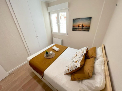 Cosy double bedroom in a 5-bedroom apartment, in Benimaclet