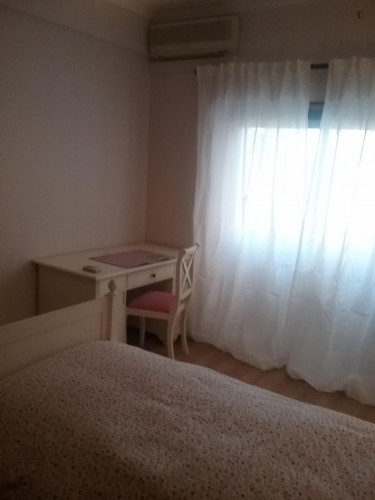 Single bedroom in 3-bedroom apartment - Gallery - 5
