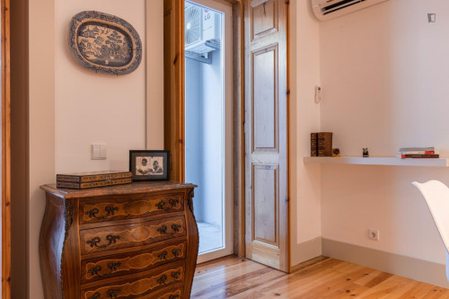 Delightful 1-bedroom flat in Graça - Gallery - 33