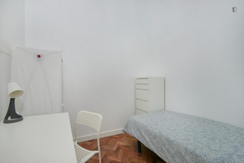 Stunning single bedroom in Marquês de Pombal
