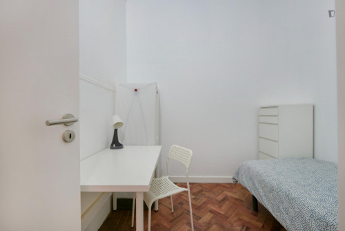 Stunning single bedroom in Marquês de Pombal
