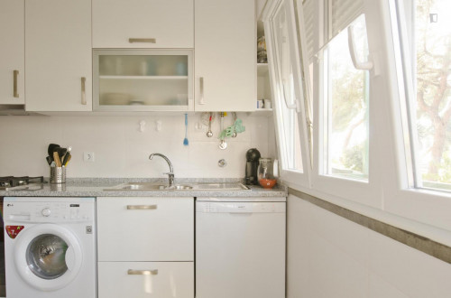 Double bedroom with simple décor near Telheiras metro - Gallery - 11