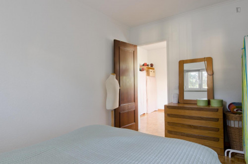 Double bedroom with simple décor near Telheiras metro - Gallery - 26