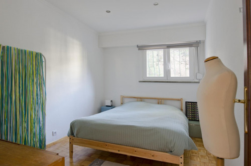 Double bedroom with simple décor near Telheiras metro - Gallery - 15