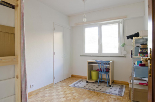 Double bedroom with simple décor near Telheiras metro - Gallery - 6
