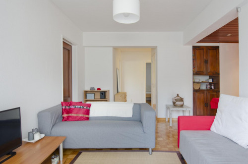 Double bedroom with simple décor near Telheiras metro - Gallery - 22