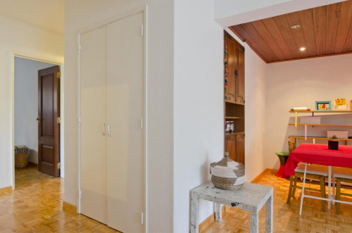 Double bedroom with simple décor near Telheiras metro - Gallery - 17