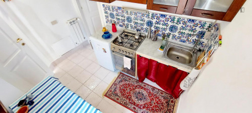 Double room with private bath, kitchen and balcony in Palermo's historic center - Gallery - 16