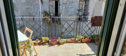 Double room with private bath, kitchen and balcony in Palermo's historic center - Gallery - 47