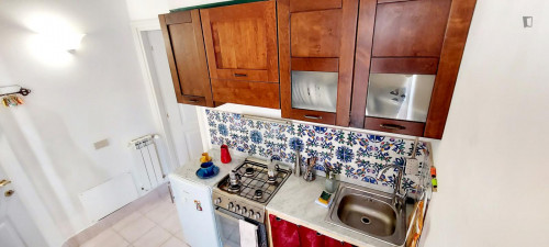 Double room with private bath, kitchen and balcony in Palermo's historic center - Gallery - 15