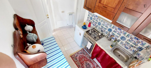 Double room with private bath, kitchen and balcony in Palermo's historic center - Gallery - 17