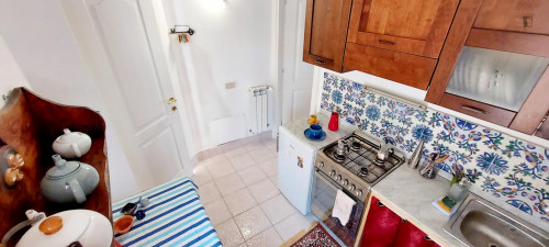 Double room with private bath, kitchen and balcony in Palermo's historic center