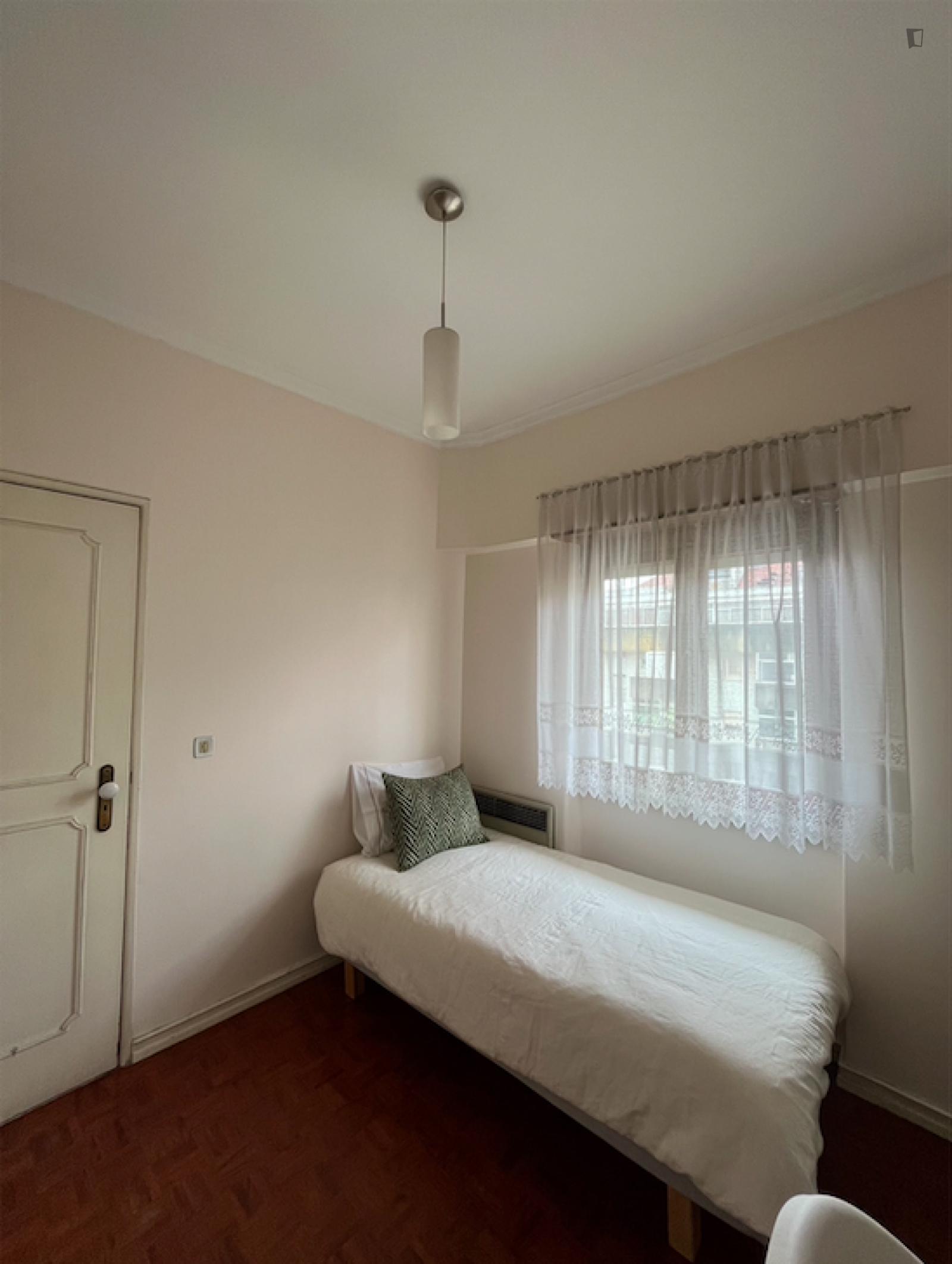 Very Nice Room With Private Bathroom Near The University City And The Catholic And European Universi - 1