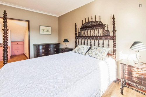 Bedroom w/ private bathroom next to Hospital metro station Line D - Gallery - 2