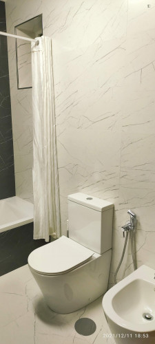 Bedroom w/ private bathroom next to Hospital metro station Line D - Gallery - 4