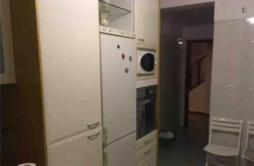 Homely single bedroom in Santarém