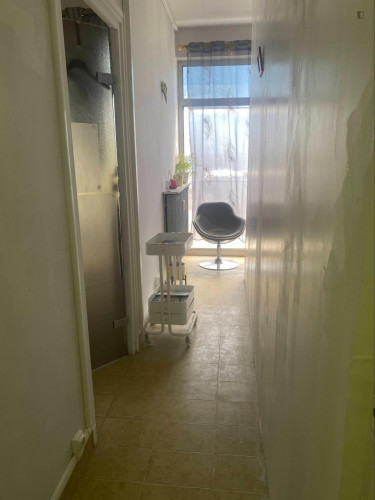 Homely single bedroom in Crépieux - Gallery - 10