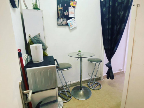 Homely single bedroom in Crépieux - Gallery - 5