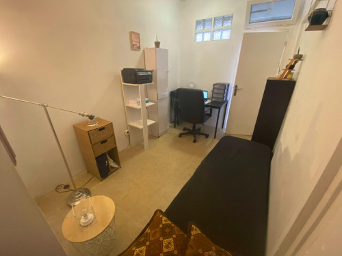 Homely single bedroom in Crépieux