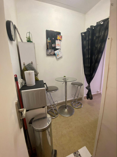 Homely single bedroom in Crépieux - Gallery - 6