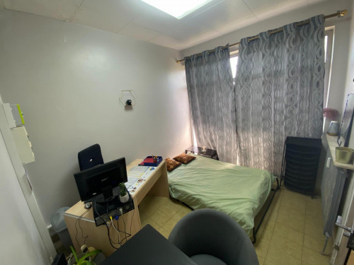 Cosy single bedroom in Crépieux