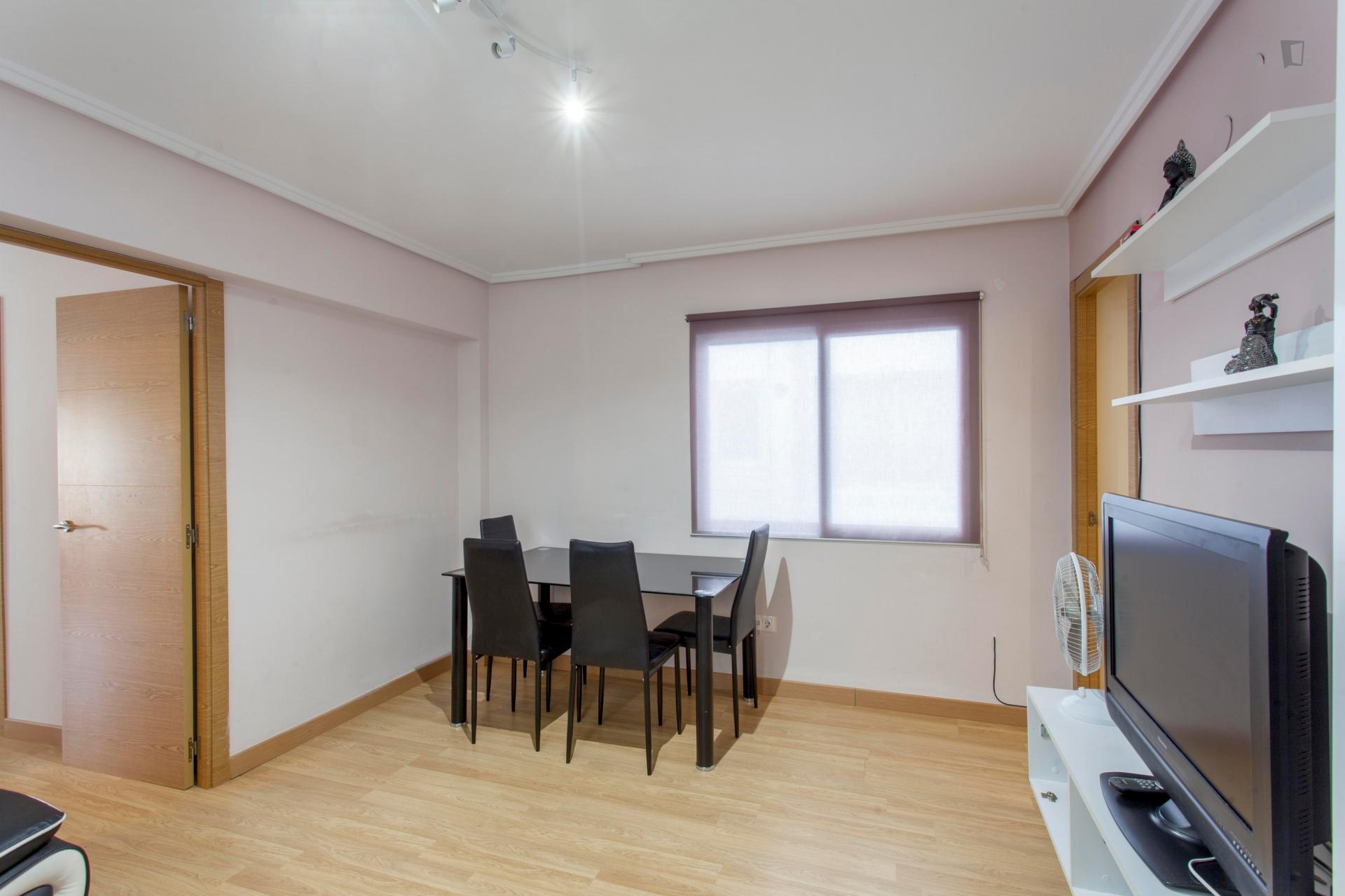 120 Bed, in a room with balcony, in 4-bedroom apartment