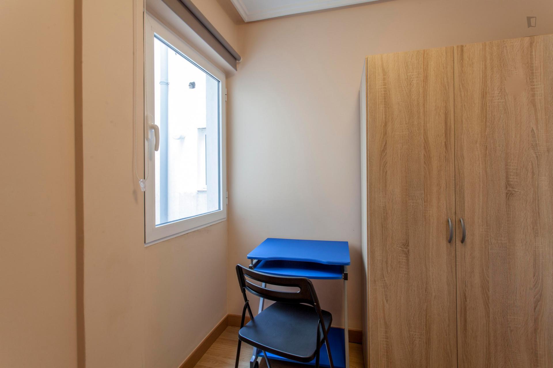 120 Bed, in a room with balcony, in 4-bedroom apartment