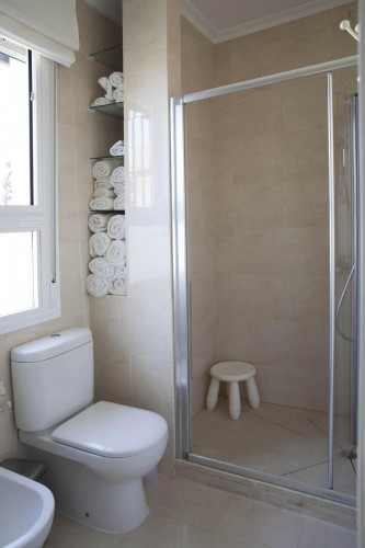 NICE ROOM LOCATED IN NERVION AREA NEXT TO MAIN UNIVERSITIES AND METRO STOP - Gallery - 12