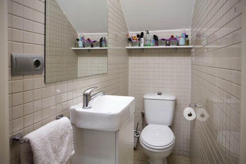 NICE ROOM LOCATED IN NERVION AREA NEXT TO MAIN UNIVERSITIES AND METRO STOP - Gallery - 11