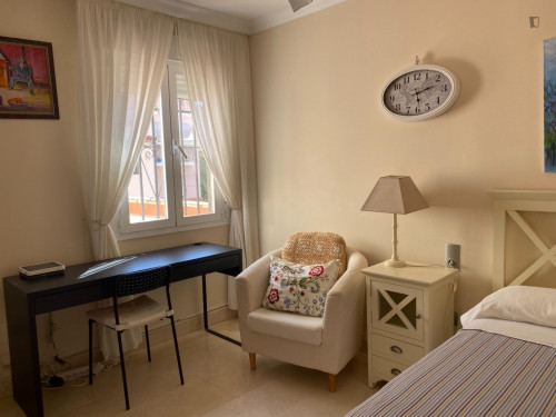 NICE ROOM LOCATED IN NERVION AREA NEXT TO MAIN UNIVERSITIES AND METRO STOP