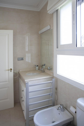 NICE ROOM LOCATED IN NERVION AREA NEXT TO MAIN UNIVERSITIES AND METRO STOP - Gallery - 14