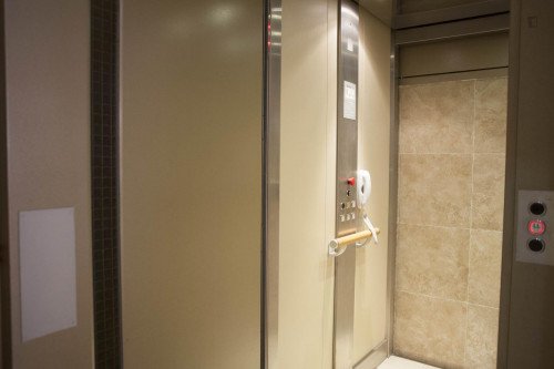NICE ROOM LOCATED IN NERVION AREA NEXT TO MAIN UNIVERSITIES AND METRO STOP - Gallery - 2
