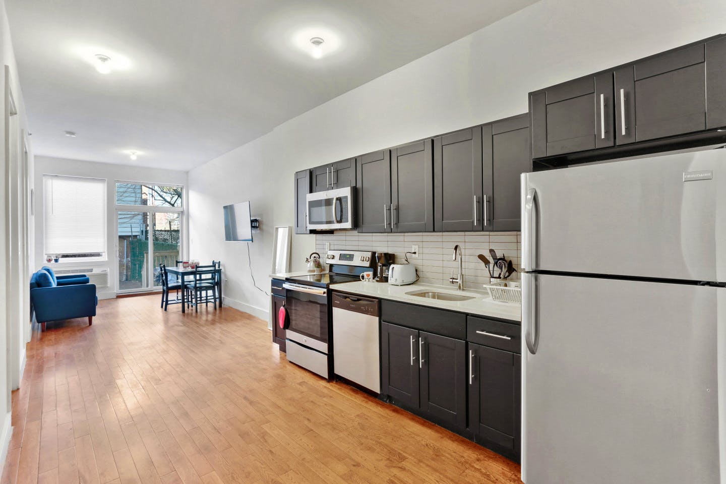  Private Room  -  Spacious Bright Apt. w/ Terrace  - Gallery -  8