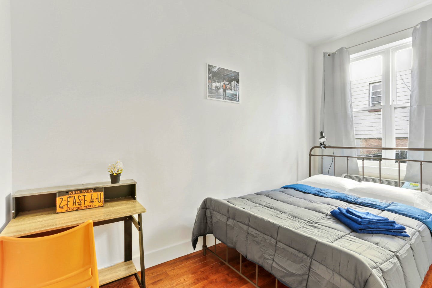  Private Room  -  Spacious Bright Apt. w/ Terrace  - Gallery -  6