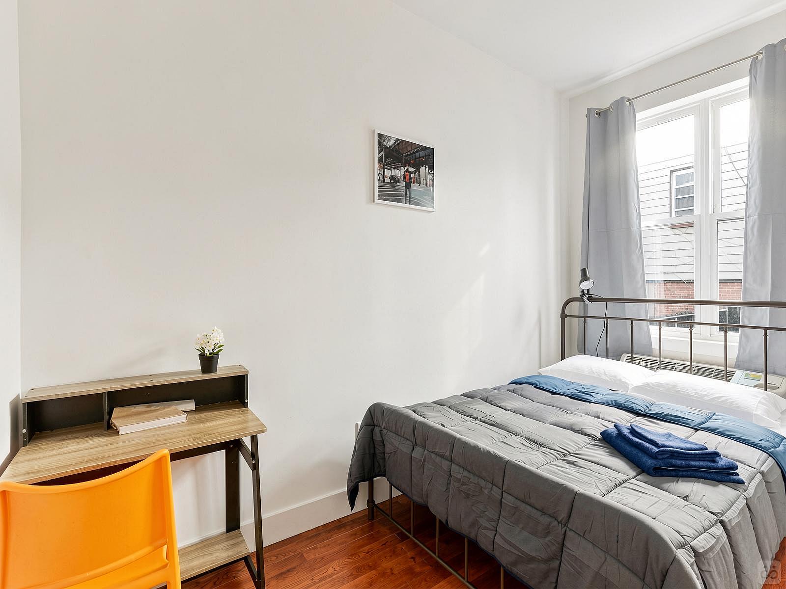  Private Room  -  Spacious Bright Apt. w/ Terrace  - Gallery -  14