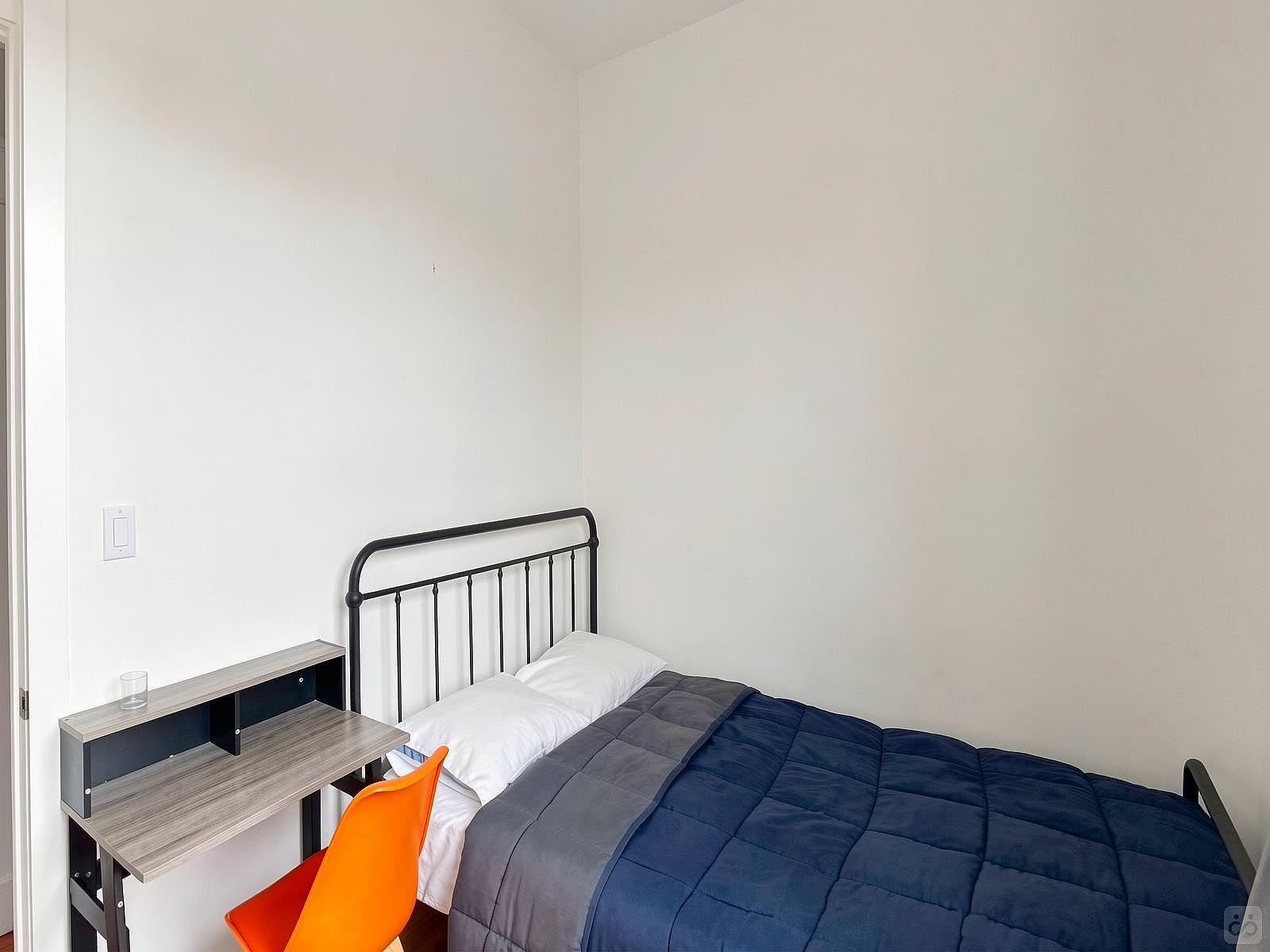 Private Room - Spacious Bright Apt. w/ Terrace - Gallery - 17