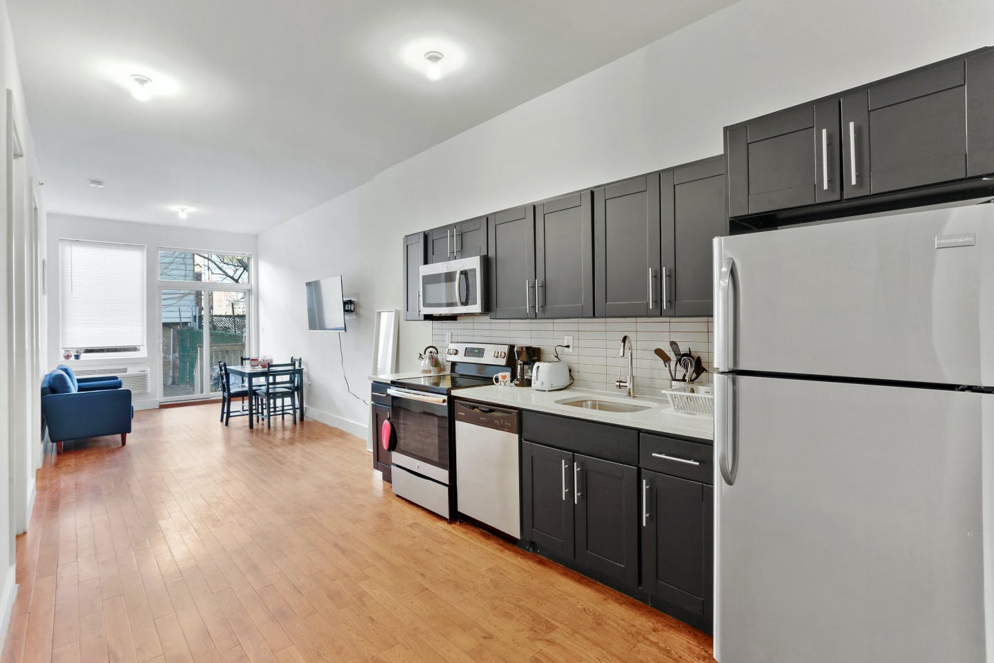 Private Room - Spacious Bright Apt. w/ Terrace - Gallery - 4