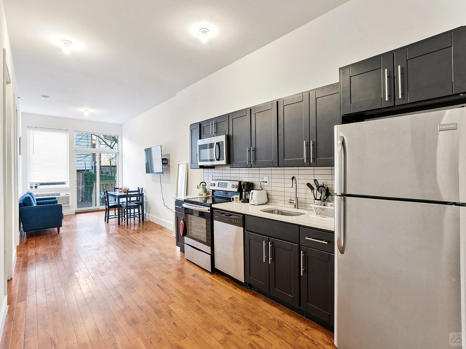  Private Room  -  Spacious Bright Apt. w/ Terrace  - Gallery -  16