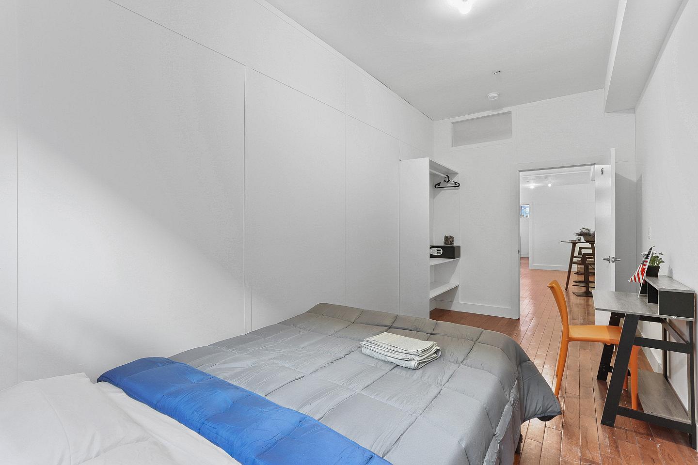  Private Room  -  Spacious Bright Apt. w/ Terrace  - Gallery -  11