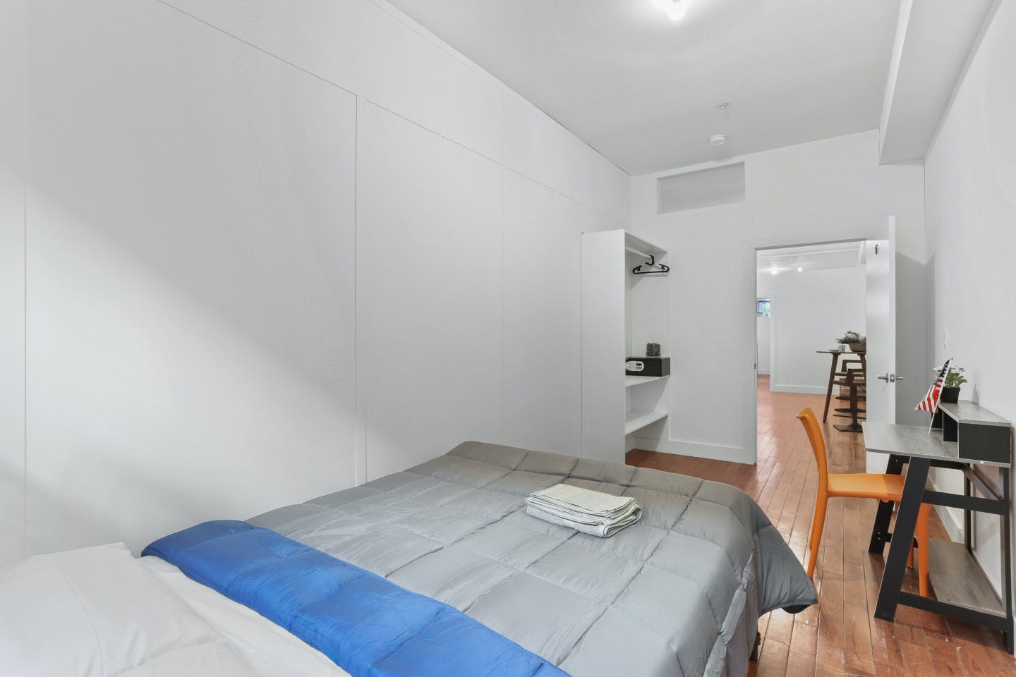 Private Room - Spacious Bright Apt. w/ Terrace - Gallery - 3