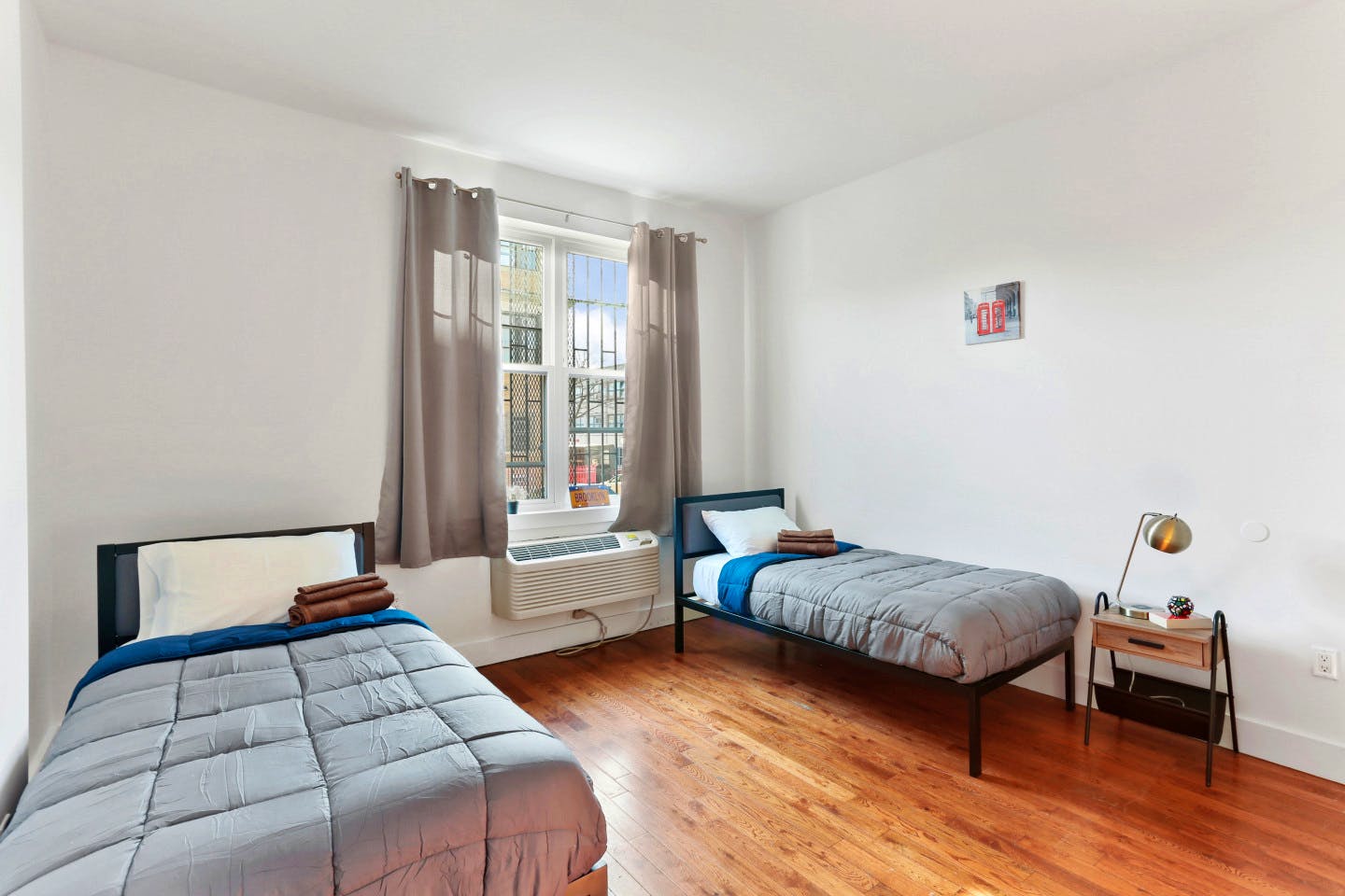 Bed In A 2-Bed Gender Separated Room - Spacious Bright Apt. w/ Terrace - Gallery - 2