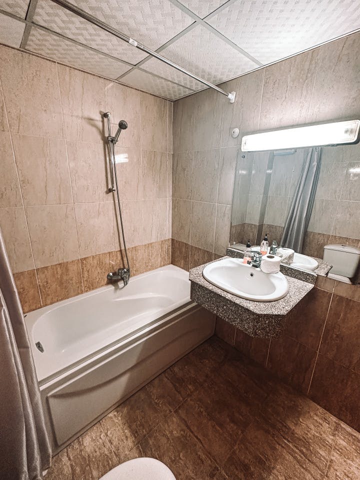  4 Bed Male Dorm  -  Bright Stunning Complex w/ Terrace + Pool  - Gallery -  5