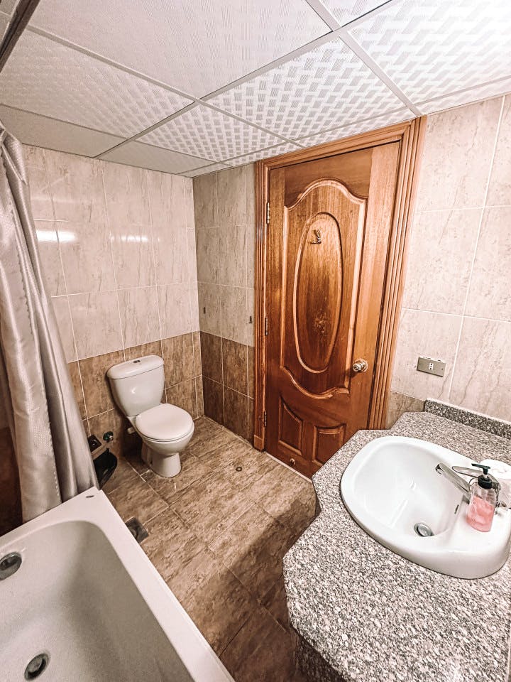  4 Bed Female Dorm  -  Bright Stunning Complex w/ Terrace + Pool  - Gallery -  11