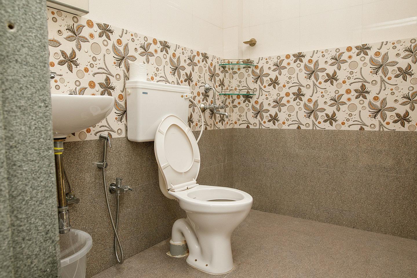 Bed In A 2-Bed Gender Separated Room - Candolim Home - Gallery - 21