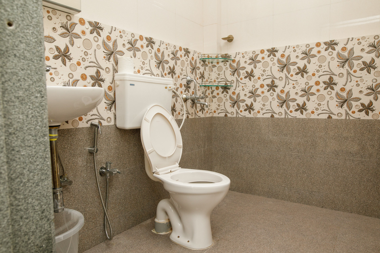 Bed In A 2-Bed Gender Separated Room - Candolim Home - Gallery - 15