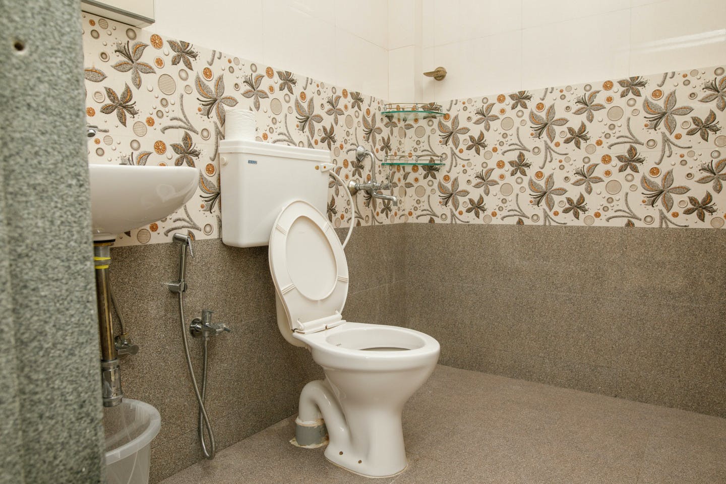 Bed In A 2-Bed Gender Separated Room - Candolim Home - Gallery - 3