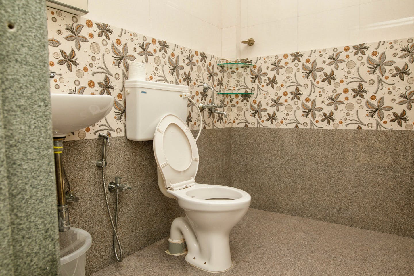 Bed In A 2-Bed Gender Separated Room - Candolim Home - Gallery - 9