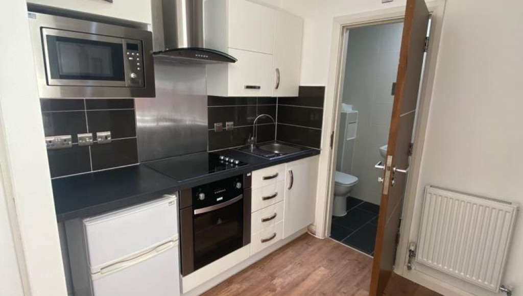  Large Premier Studio  -  17 - De Montfort Street  - Gallery -  7