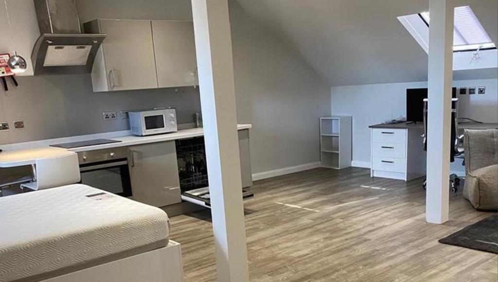  Flat 12/15/18  -  8 West Walk  - Gallery -  1
