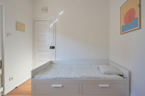 Welcoming single bedroom near Faculdade de Medicina Veterinária